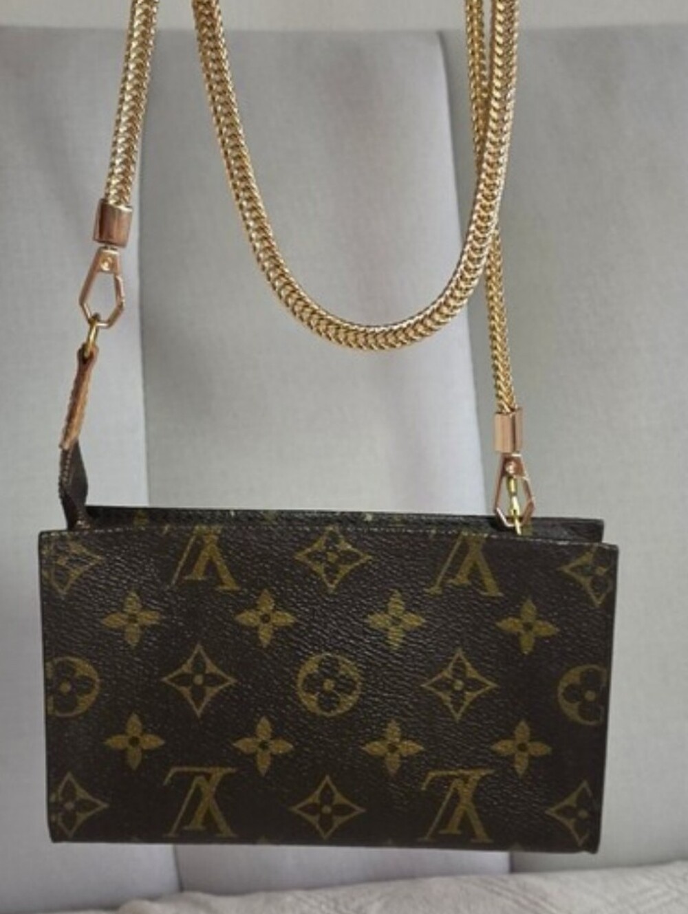 100% Authentic Louis Vuitton Monogram Pouch With Added Chain - Picture 5 of 13